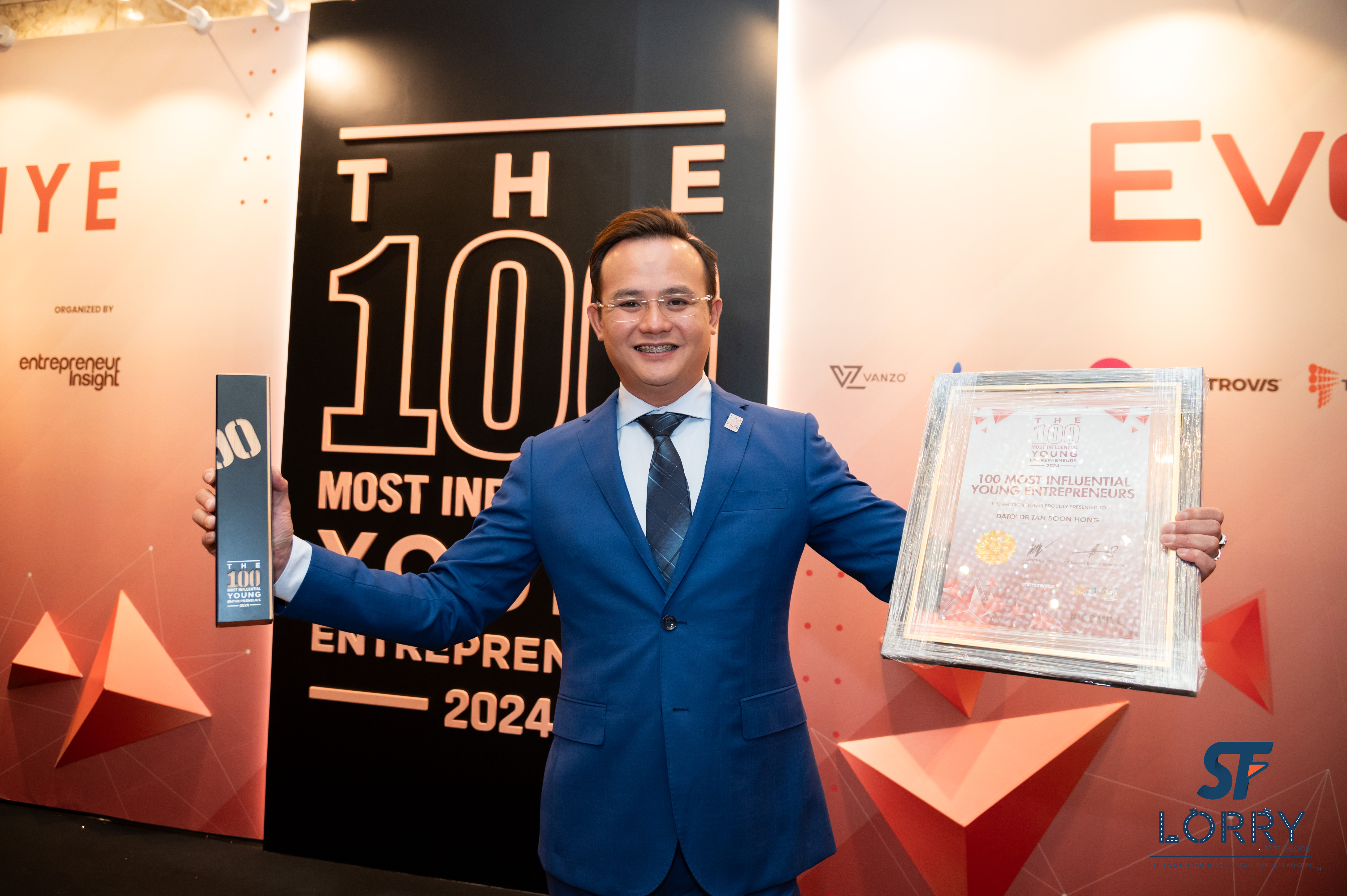 Dato’ Dr. Tan Soon Hong receives The 100 MIYE 2024 award at Shangri-La Kuala Lumpur