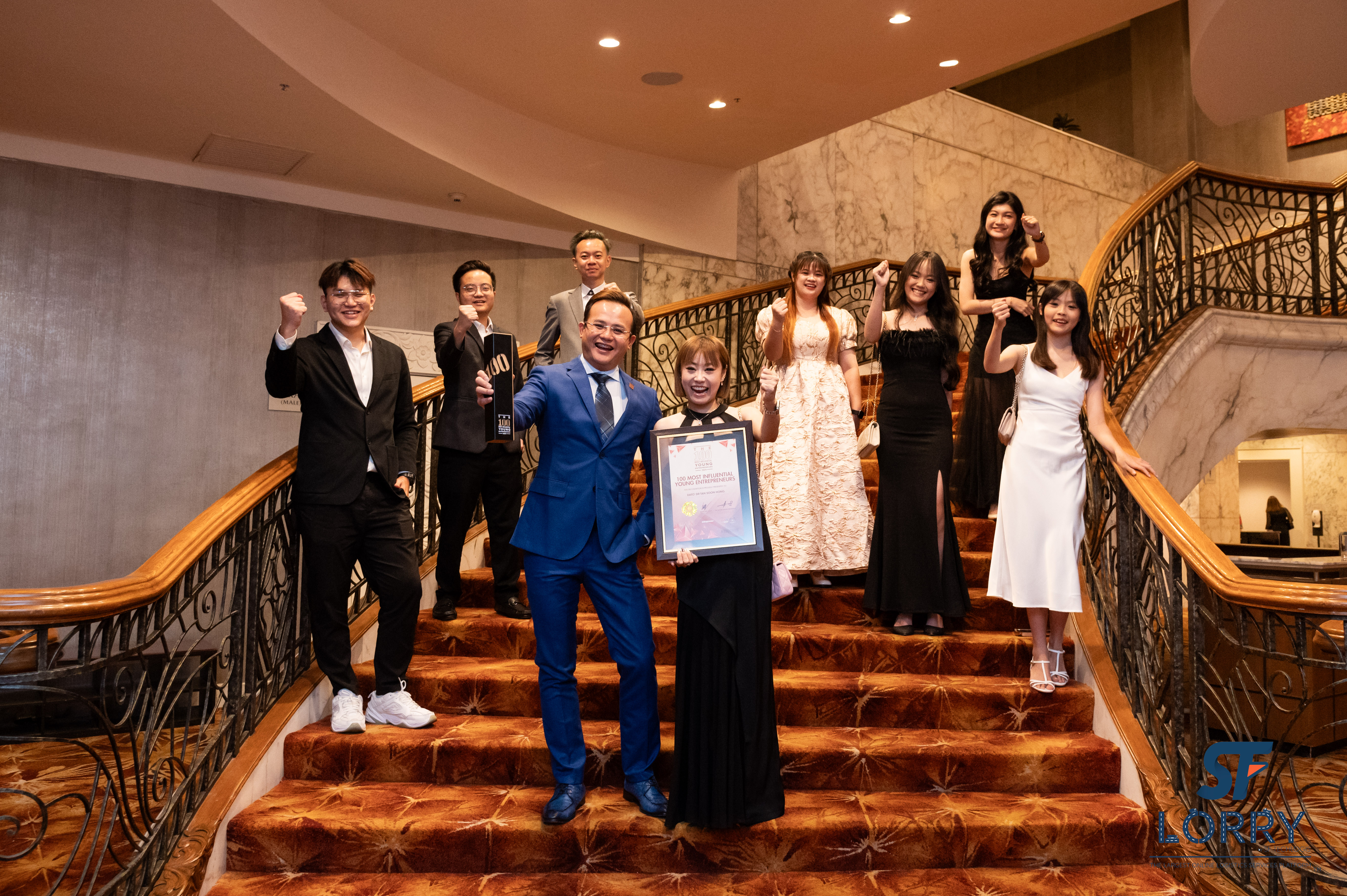 Dato’ Dr. Tan Soon Hong receives The 100 MIYE 2024 award at Shangri-La Kuala Lumpur